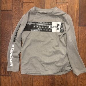 Boys Under Armour long sleeve shirt grey size 6